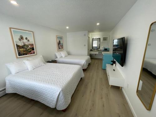 Lake City Hotel | Poolside Double Rooms