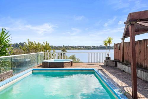 Tauranga House | Poolside Lookout - Tauranga Holiday Home