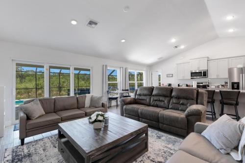 Port Charlotte House | Poolside Sunset in South Gulf Cove
