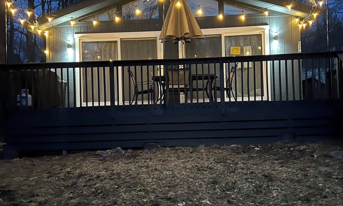 Tobyhanna Cabin | Pop Art Cabin is near ski slopes, indoor waterparks, and casinos.
