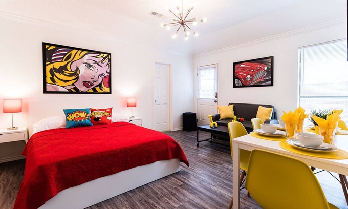 South Arlington Apartment | Pop Art Studio with all amenities and Private Backyard