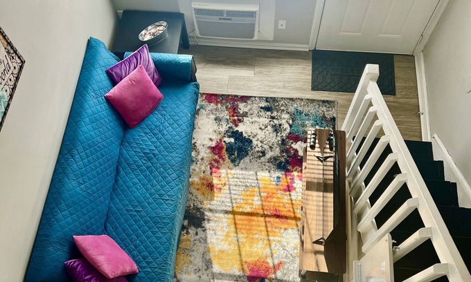 Southwest Raleigh Apartment | Pop Of Color — Loft!