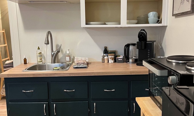 Cobourg Apartment | Poplars Studio - The Oldest Building In Cobourg, Heritage 1827