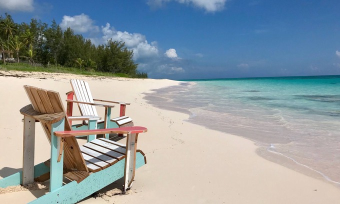 North Palmetto Point Cottage | Poponi Cottage on pink sand Beachfront Estate