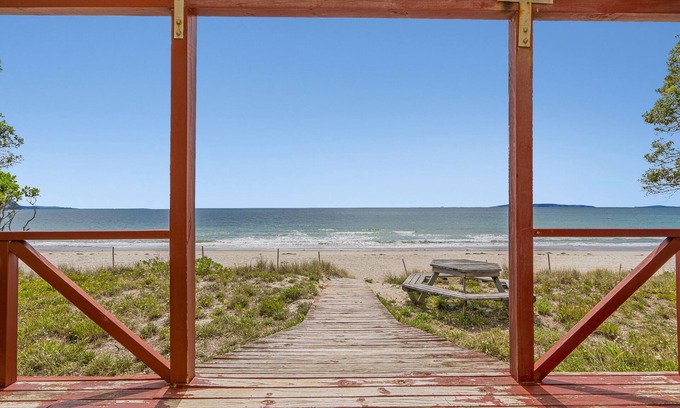 Whangapoua House | Poppy's Beach House - Beachfront Whangapoua Home