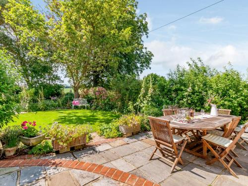 Faversham House | Poppy's Cottage
