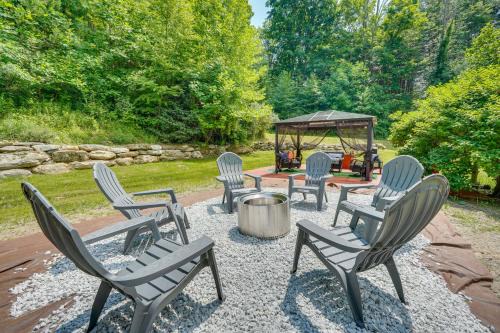 East Stroudsburg House | Porch and Fire Pit Shawnee on Delaware Home!