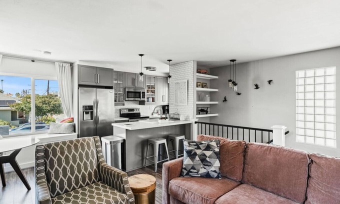 University Heights House | PORCHLIGHT HOME Central San Diego FREE parking