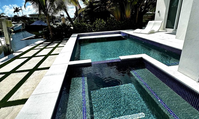 Islamorada Apartment | Port Antigua NEW Luxury one bedroom/2 bath apt with pool/spa/steam in Islamorada