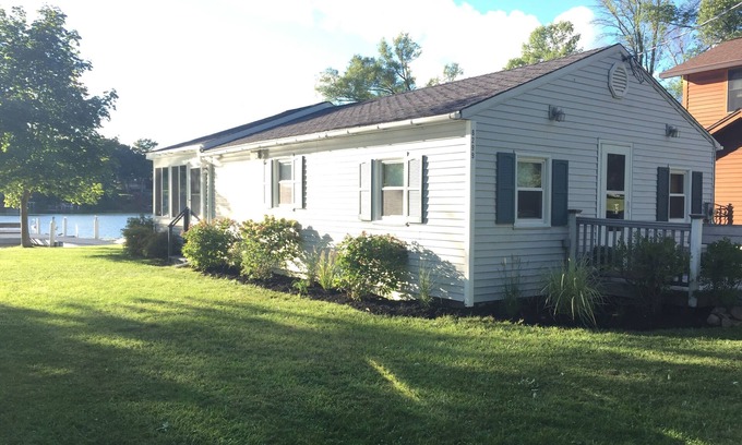 Wolcott Cottage | Port Bay Waterfront Cottage w. Spectacular Views RECENTLY UPDATED