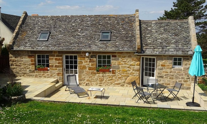Plougasnou House | Port-Blanc Beach Cottage in Plougasnou