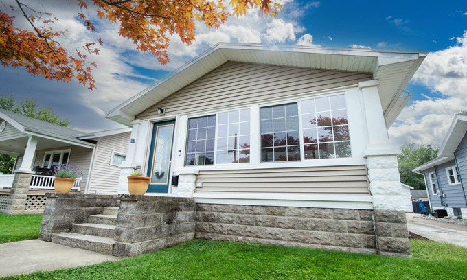 Port Clinton House | Port Clinton Lake House! 10 minute walk to Jet Express and town center