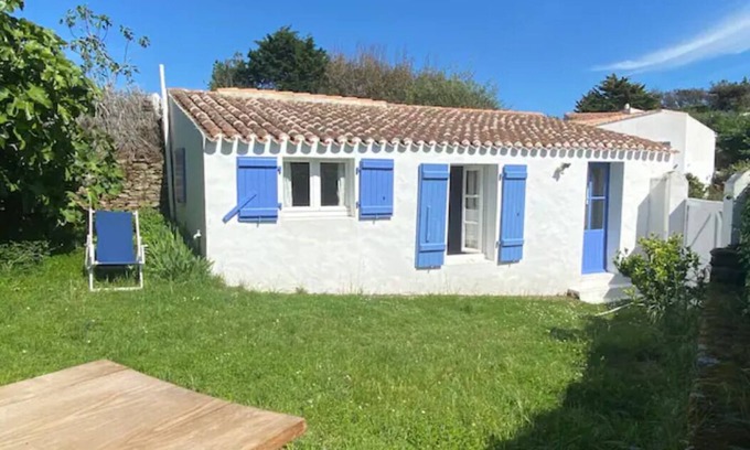 Ile d'Yeu House | Port de la Meule - small fisherman's cottage with enclosed garden