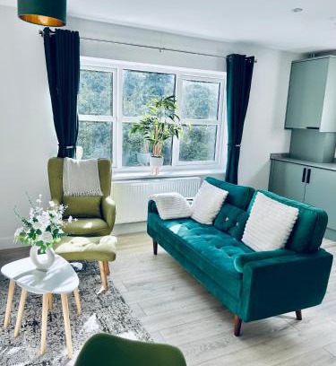 Dover Apartment | Port of Dover Apartments, quiet location with Castle Views and off road parking