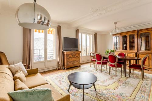 Saint-Lambert Apartment | Porte Versailles 1BDR