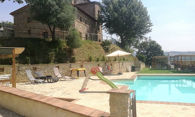 Fratta House | Portion of a farmhouse with 30 beds - 4 apartments and 2 rooms