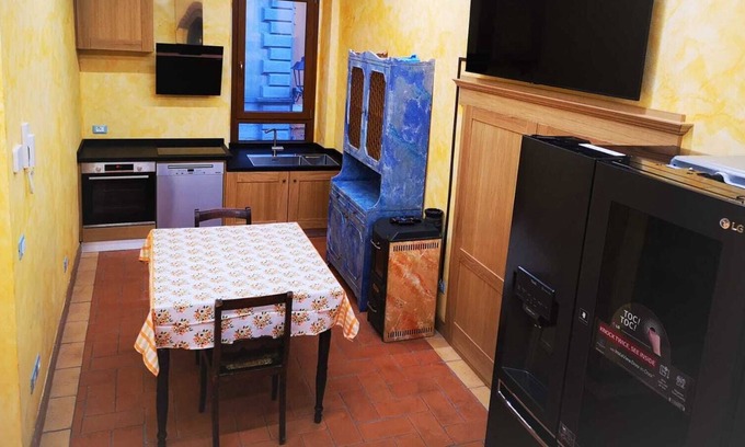 Radicondoli Bed & Breakfast | PORTION OF MEDIEVAL HOUSE