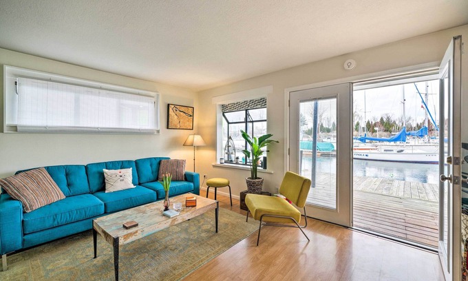 Bridgeton House | Portland Floating Home Getaway w/Sauna!