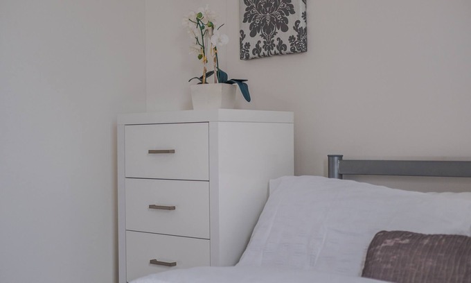 Central Aberdeen Apartment | Portland Pad - SJA Stays - Modern 2 Bed Apartment
