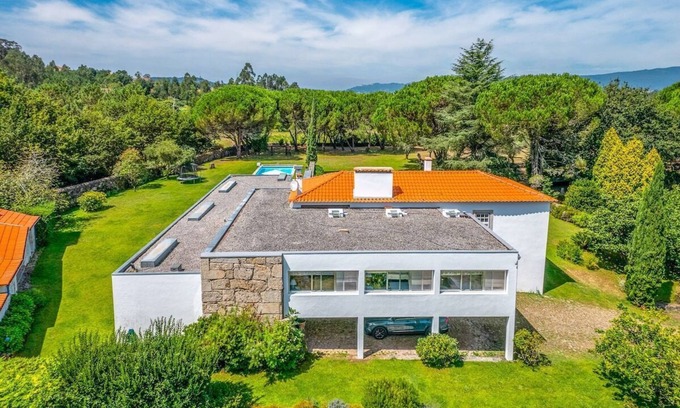 Cardielos House | Portugal Active Oliveira's Farm