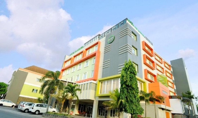 Solo City Centre Hotel | Pose In Hotel Solo