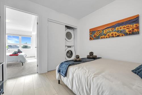 Burlington House | Posh 4 Bed Home with Backyard in Great Location