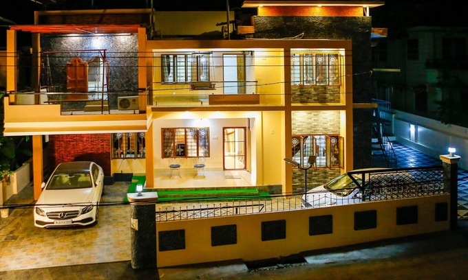 Thrissur House | Posh 4 BHK-FF at BELLJEM Homes in Housing colony close to city