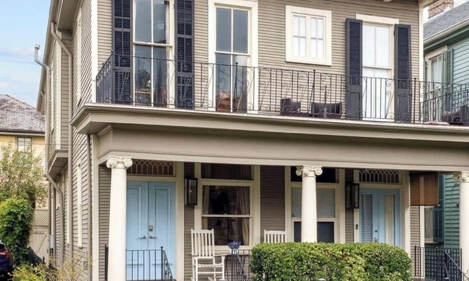 Uptown Historic District House | Posh fully furnished uptown home one block from St. Charles street car !