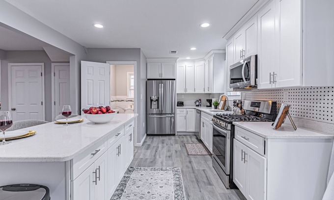 Plainfield House | Posh Living Spacious 4-bedroom Duplex in lovely Plainfield