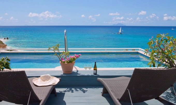 Maho Villa | Postcard Perfect Getaway! Roof top pool and amenities