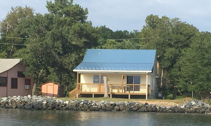 Valley Lee House | Potomac Vista Cottage by the Small Pond
