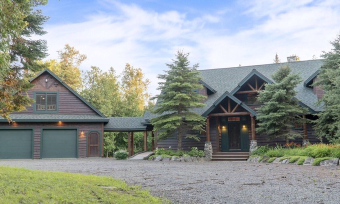 Oquossoc House | Potters Place Retreat/Event Venue - Log home, large spacious barn, and bunkhouse on Rangeley Lake