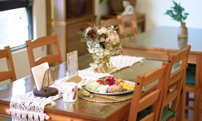 Jiji Bed & Breakfast | Pottery Flower B&B