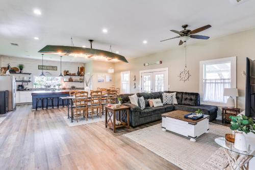 Pottsboro House | Pottsboro Home with Patio and Grill about 1 Mi to Lake!