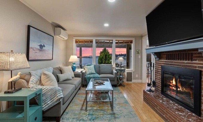 Poulsbo House | Poulsbo Waterfront Oasis