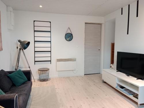 Luxeuil-les-Bains Apartment | Pounette, appartement T2, centre thermes Luxeuil