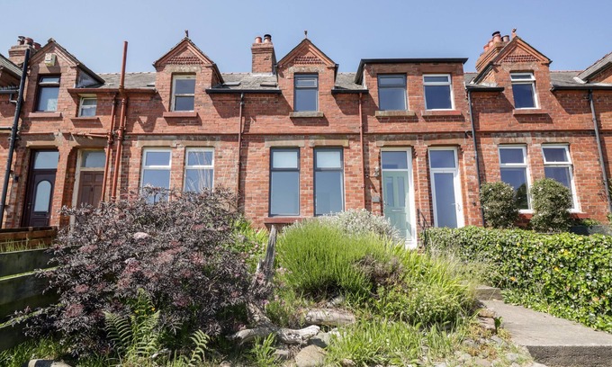 Powfoot House | POW-WOW SHORE COTTAGE, pet friendly, with open fire in Annan