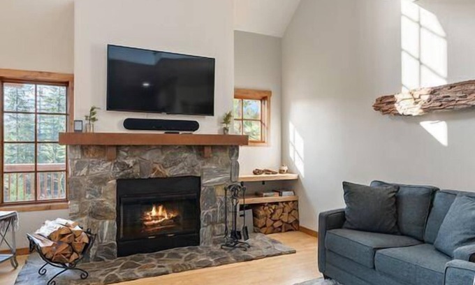 Tamarack Resort House | Powder Ridge Townhome - Ideal 2 BR Townhome|Ski in/Out, Pet Friendly