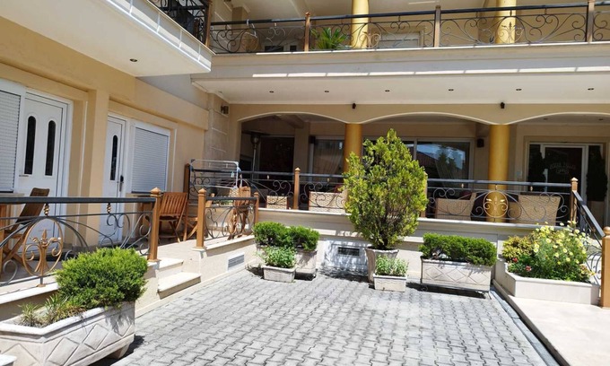 Loutraki Apartment | Pozar Salt Cave Hotel Spa
