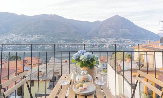 Torno Apartment | Pozzo Vertical Apartment With Garden and Parking