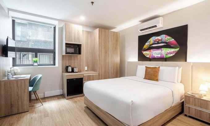 Gay Village Hotel | Prada Queen – Central MTL Escape