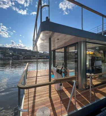 Smichov Boat Rental | Prague Stream