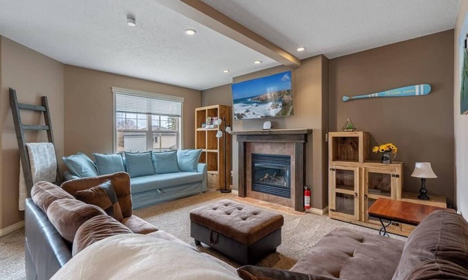 Sylvan Lake House | Prairie Oasis | Sleeps 16+ | BBQ, Fireplace & Loft!