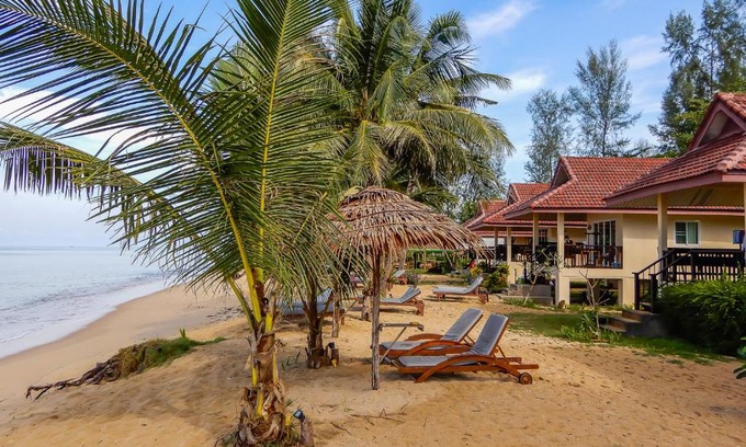 Takua Pa House | Pranee Beach Bungalows