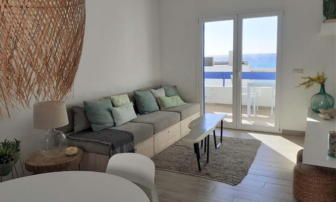 Agua Amarga Apartment | Precioso Apartamento a 20 metros del mar