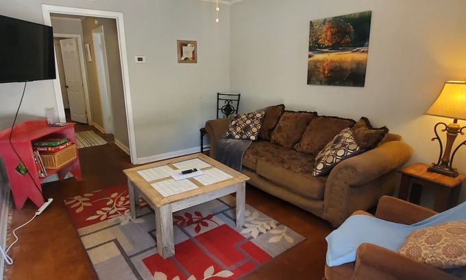 West Monroe House | Precious, comfortable, affordable -2 Bedroom 1 Bath Apartment