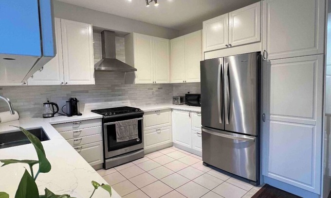 Richmond Hill House | Precious family friendly 4 bd , mins walk to wilcox lake.