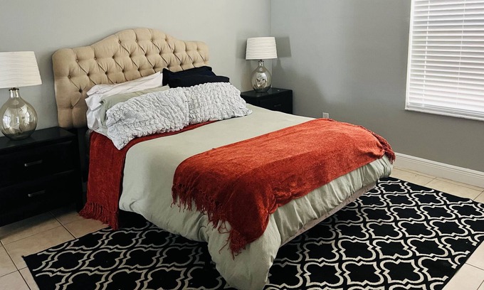 Orlando House | Prefer long stays! Cozy rooms, private bathrooms.