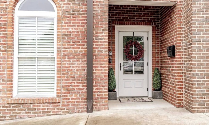 Elizabethtown Condo | Pregame on Plum Charming 2-bedroom condo in wonderful Elizabethtown