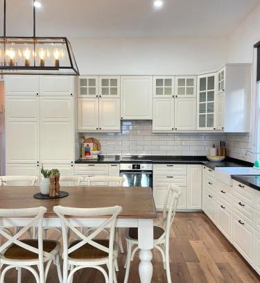 Castlemaine Apartment | Prelaunch - Victorian Hilltop Retreat